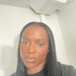 Meet your Posher, Regina